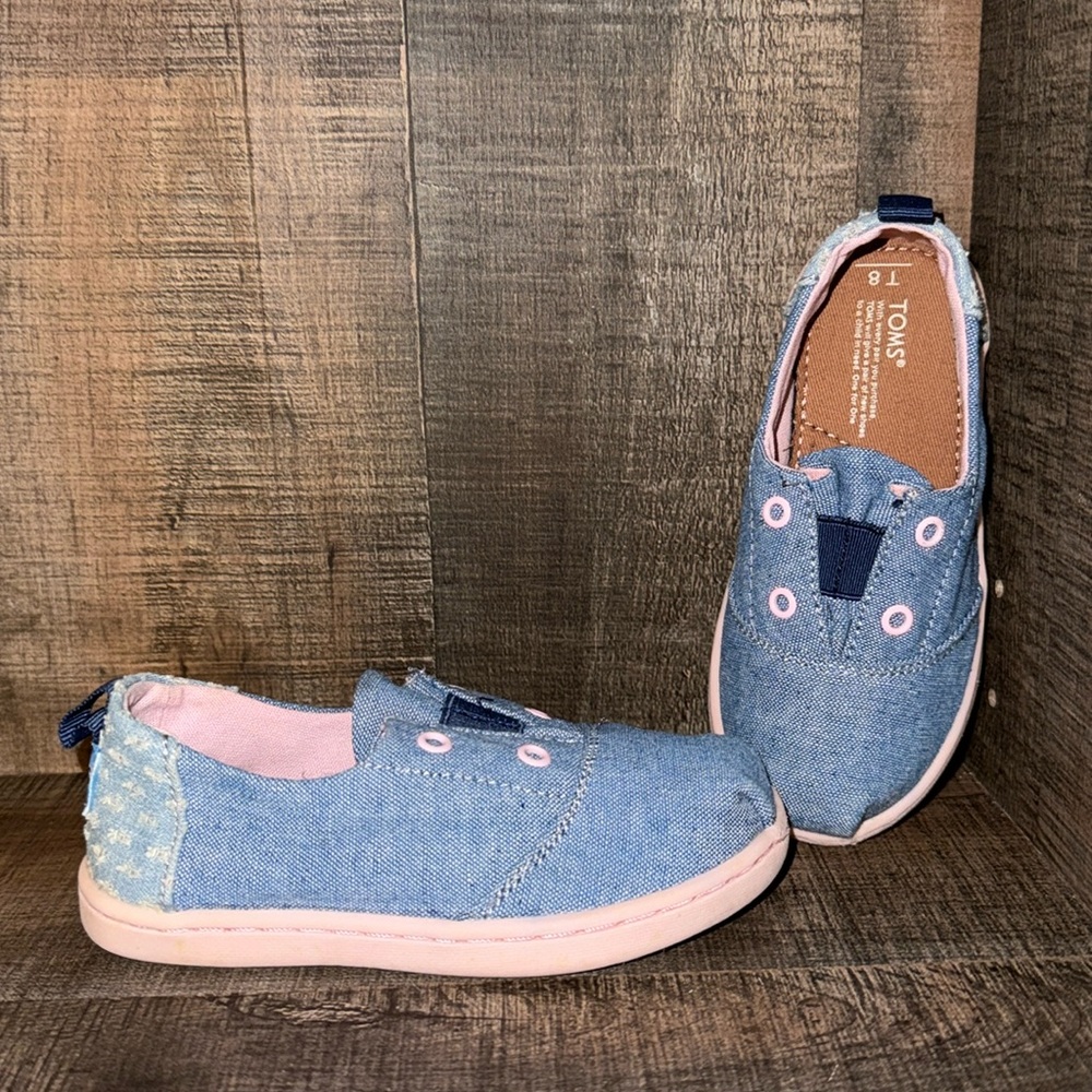 TOMS slip on Shoes-size‎ 8